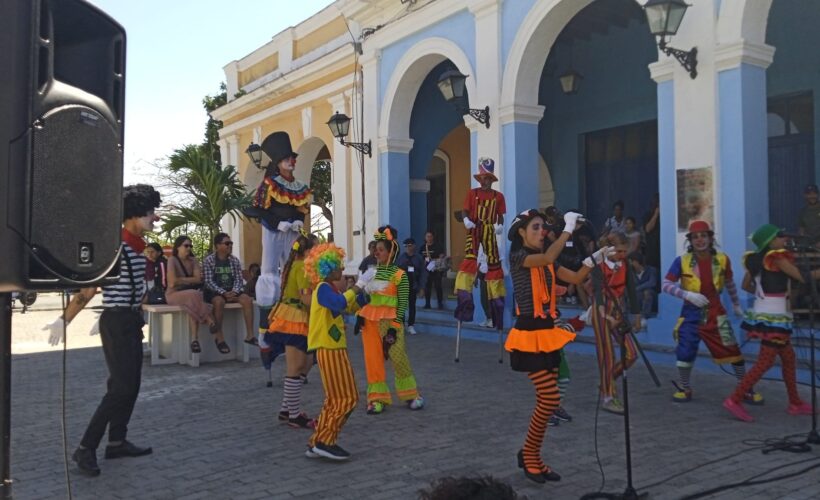Payasos en la escena matancera. Foto: tomada del perfil de Facebook de Cultura Matancera