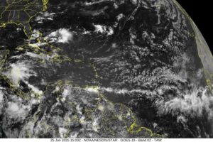 Vista satelital de Andrea en el Atlántico. Foto: NHC