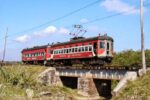 Un ferrobús en la ruta del viejo tren