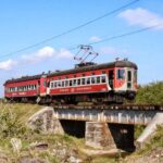 Un ferrobús en la ruta del viejo tren