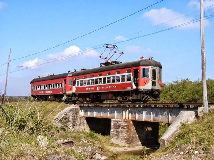 Un ferrobús en la ruta del viejo tren