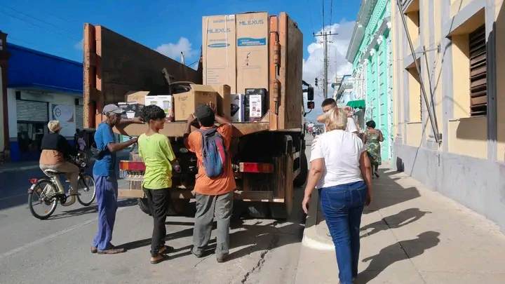 Gobierno local de Cárdenas entrega viviendas amuebladas a jóvenes sin amparo familiar.