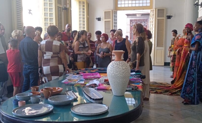 Arte con conciencia en feria por la sostenibilidad de la cultura