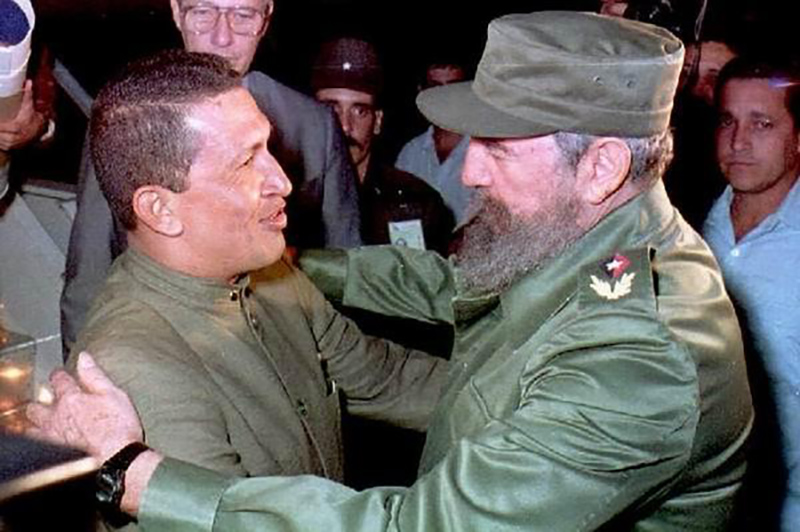 Hugo Chávez Frías junto a Fidel