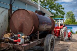 Entidades estatales apoyan distribución de agua en pipa en Matanzas