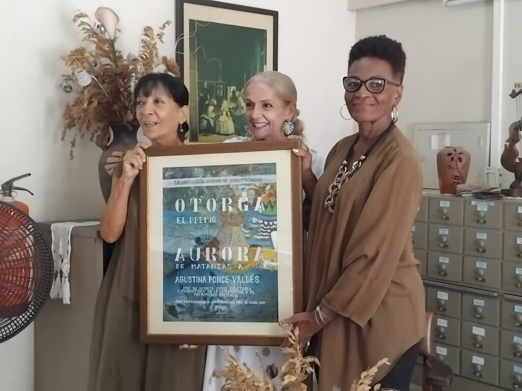 Entregan Premio La Aurora de Matanzas a Agustina Ponce Valdés