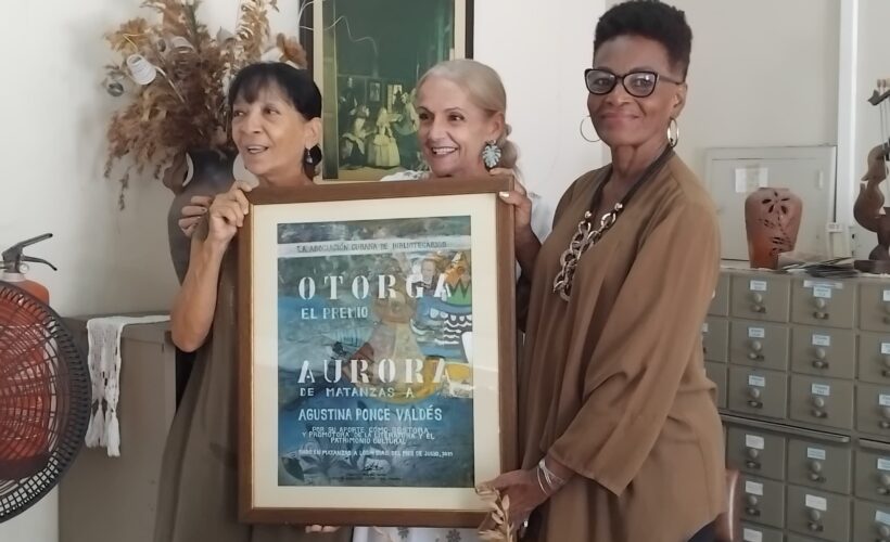 Entregan Premio La Aurora de Matanzas a Agustina Ponce Valdés