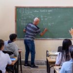 El aula a oscuras: retos, dignidad y resistencia del acto educativo en tiempos de crisis