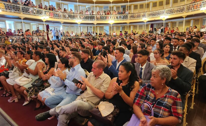 Acoge Teatro Sauto graduación de la Universidad de Matanzas