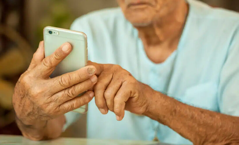 La tecnología como bastón: apoyo a los ancianos en la era digital