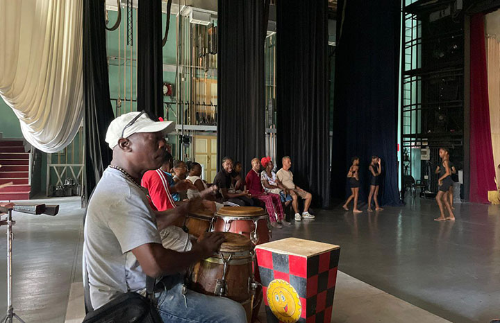 Rumba King celebra raíces en Día de la Mujer Afrodescendiente