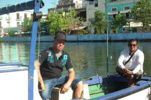 Embarcación de pescadores zozobra tras encuentro con un tiburón