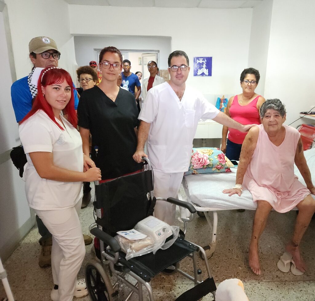 Fundación Varsot entrega donativo en Matanzas. Foto: Humberto Fuentes Rodríguez