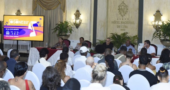 Conferencia de prensa sobre el Festival Varadero Josone, un evento que rinde homenaje a lo más destacado de la identidad musical cubana. Foto: Endrys Correa Vaillant/ Prensa Latina.