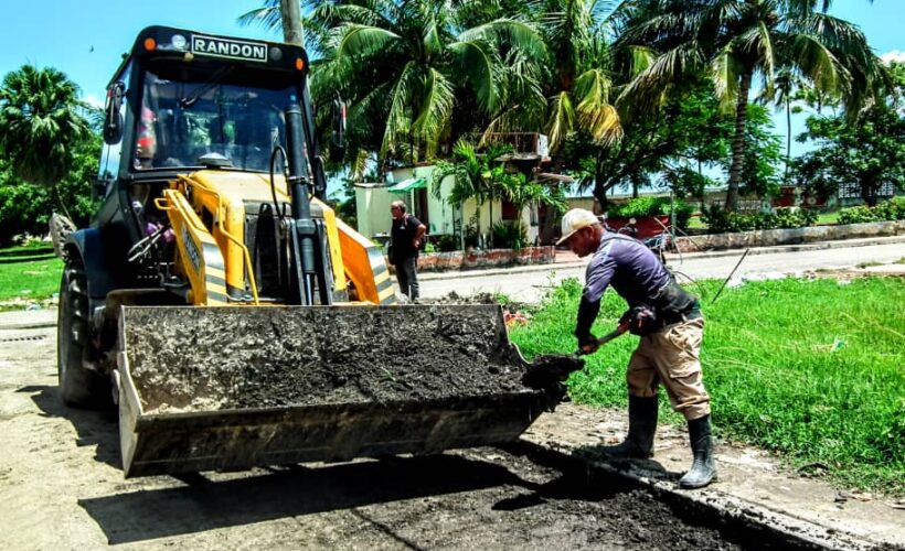 Laboran en barrio matancero para mitigar efectos de inundaciones