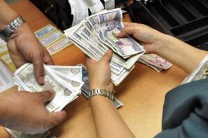 Pago de salarios en Cuba. Foto: Periódico Trabajadores.
