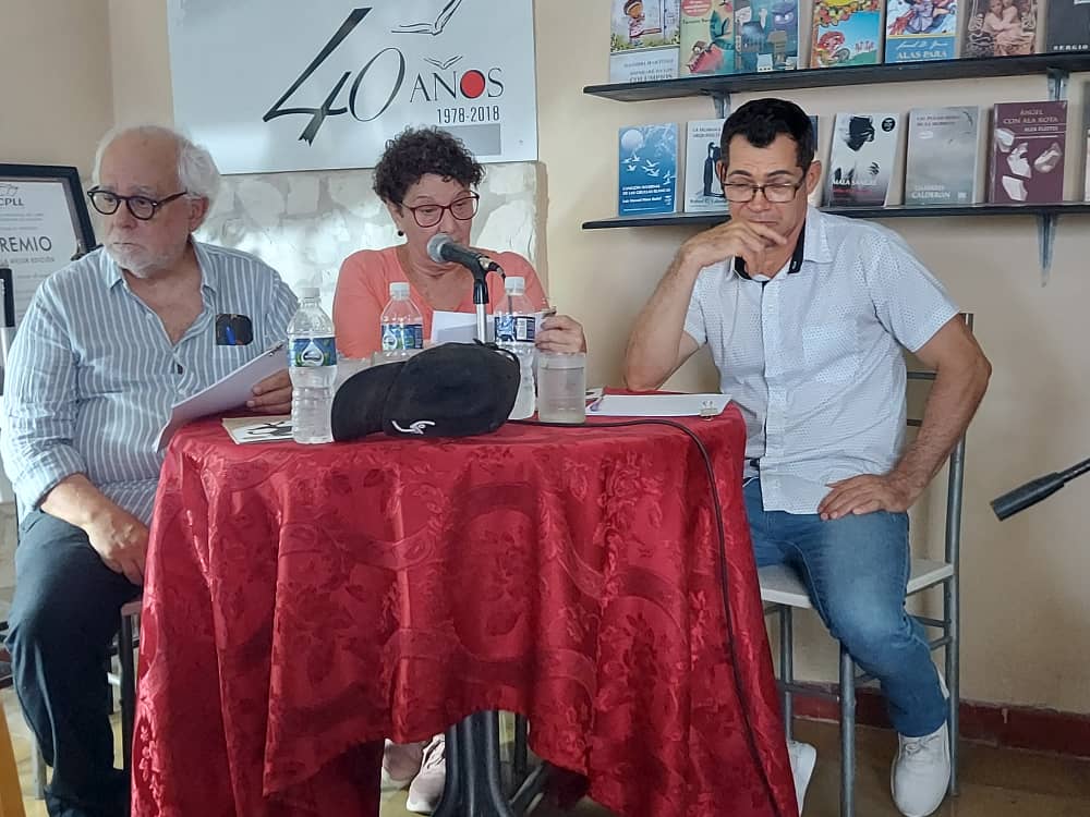 Un poeta, una trovadora, una ciudad y un concurso