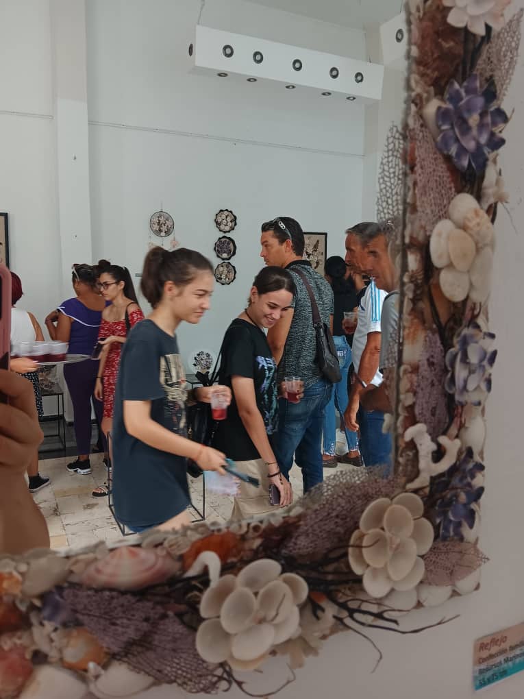 Inauguran muestra Poesía marina