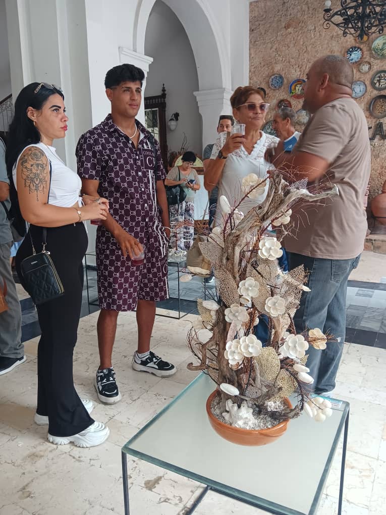 Inauguran muestra Poesía marina