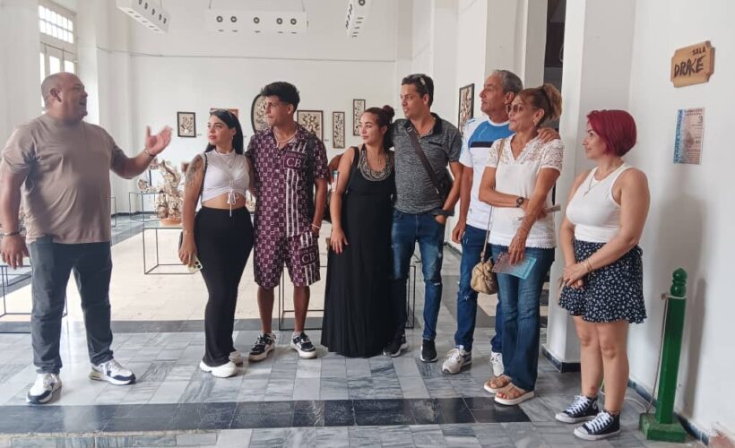 Inauguran muestra Poesía marina