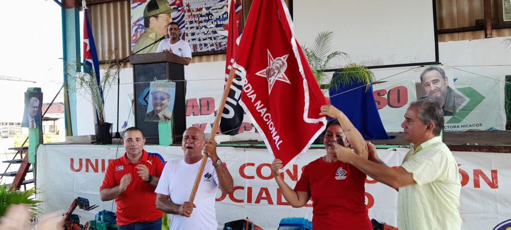 Constructores de Varadero reciben Condición de Vanguardia Nacional
