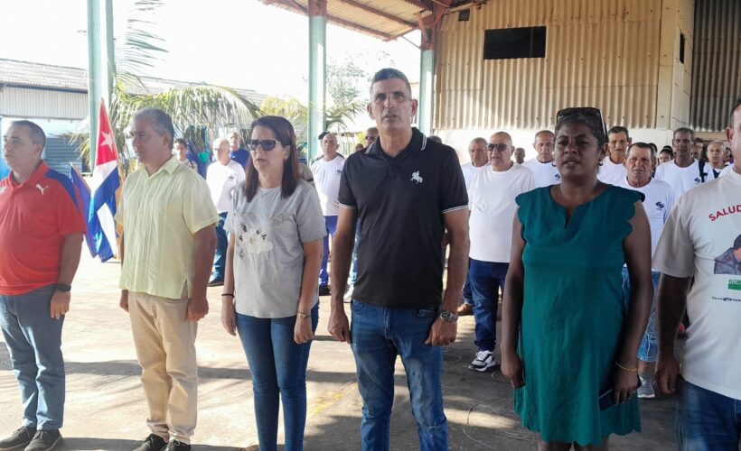 Constructores de Varadero reciben Condición de Vanguardia Nacional
