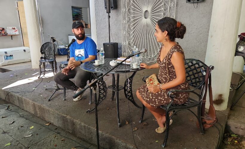 Un hijo de San Miguel en El Otro Café