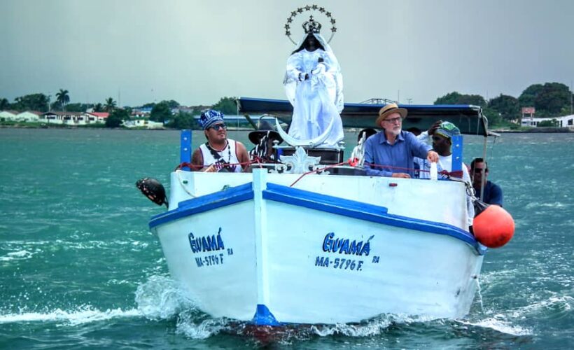 Virgen de los Portuarios surca las aguas matanceras