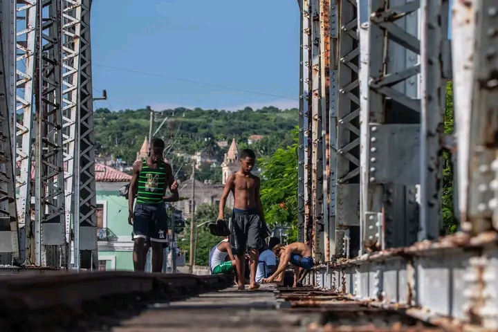 Reparación del puente ferroviario sobre el río San Juan de Matanzas: recobrar el paso