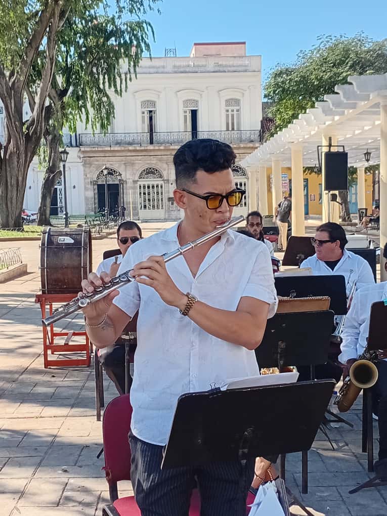 "Entre danzones, festeja a Matanzas, la Banda Provincial de Conciertos". Fotos: Flavia de los Angeles Contreras Vega