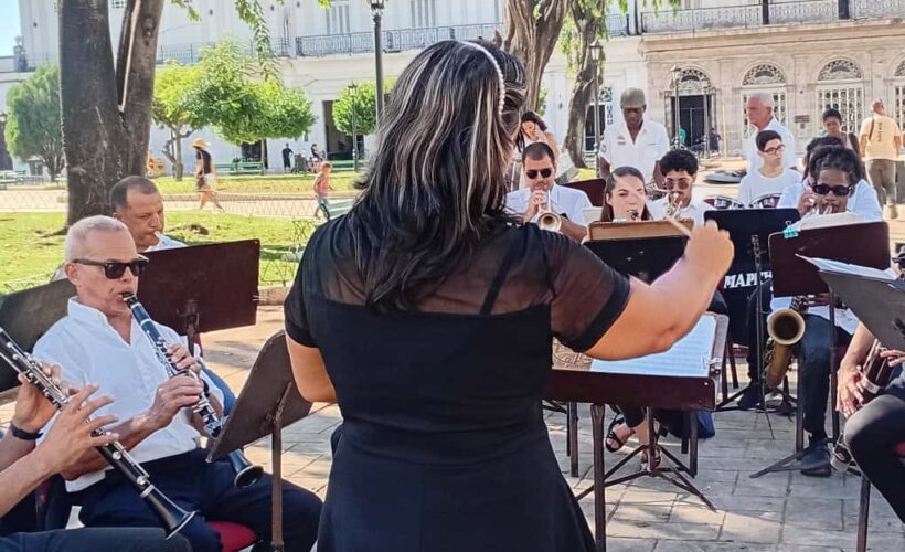"Entre danzones, festeja a Matanzas, la Banda Provincial de Conciertos". Fotos: Flavia de los Angeles Contreras Vega