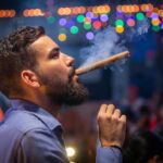 Humo azul: compartir la experiencia del tabaco cubano