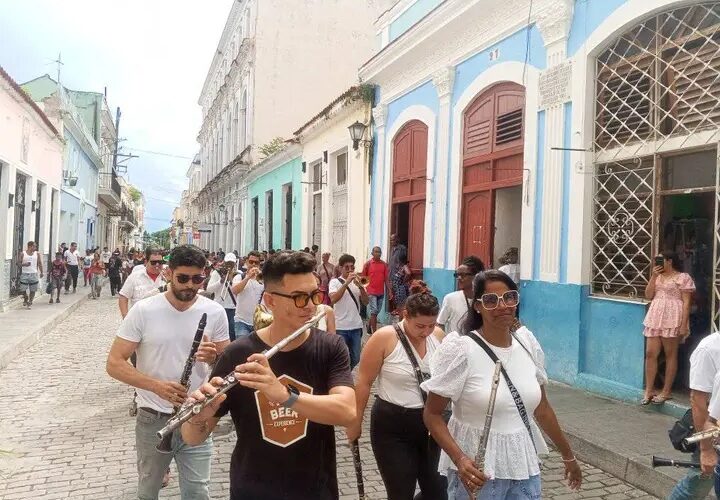 Pasacalle inició 50 Semana de la Cultura en Matanzas