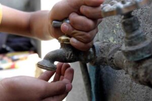 APARTADO 1433: La falta de agua afecta procesos cotidianos