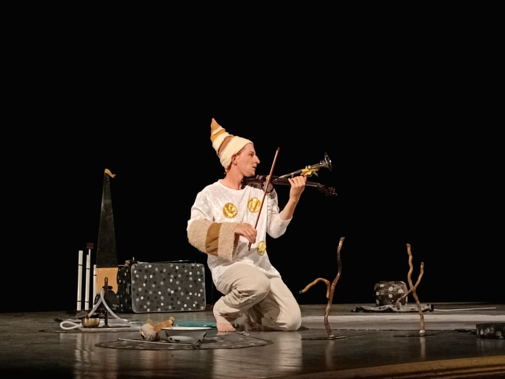Compañía Andrayas en obra Voili-Voilà, puesta en escena en el Teatro Sauto de Matanzas
