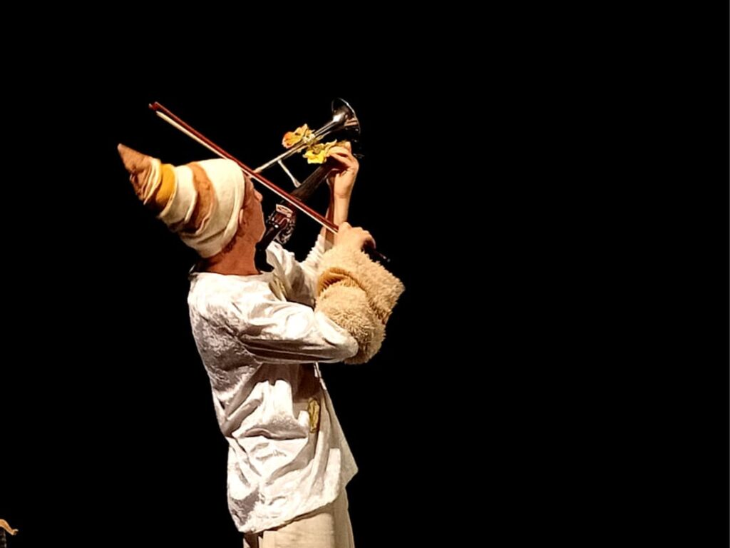 Compañía Andrayas en obra Voili-Voilà, puesta en escena en el Teatro Sauto de Matanzas