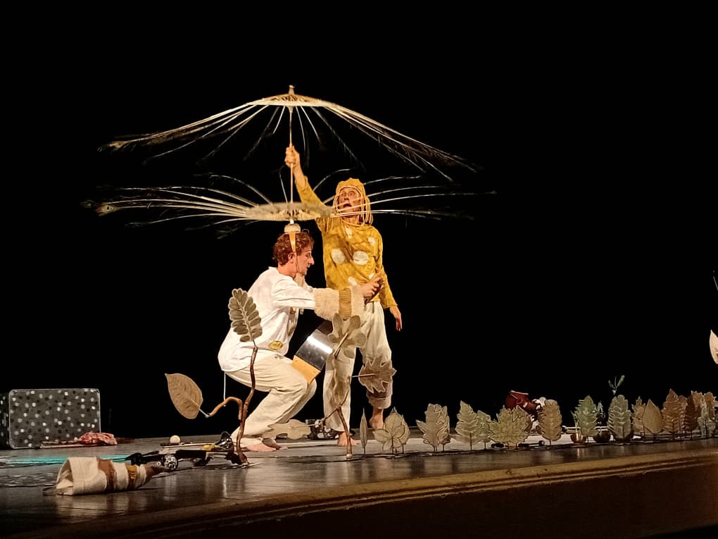 Compañía Andrayas en obra Voili-Voilà, puesta en escena en el Teatro Sauto de Matanzas