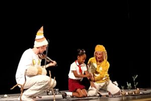 Compañía Andrayas en obra Voili-Voilà, puesta en escena en el Teatro Sauto de Matanzas