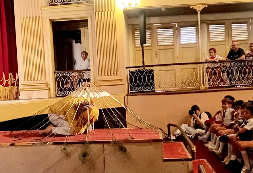 Compañía Andrayas en obra Voili-Voilà, puesta en escena en el Teatro Sauto de Matanzas