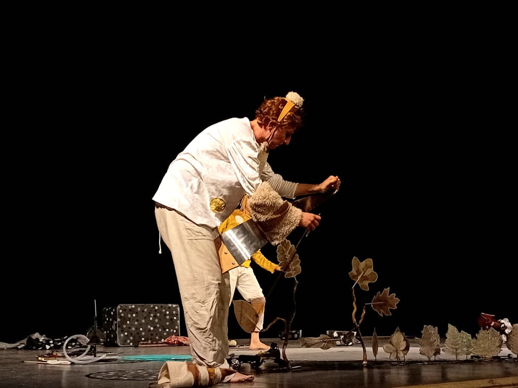 Compañía Andrayas en obra Voili-Voilà, puesta en escena en el Teatro Sauto de Matanzas