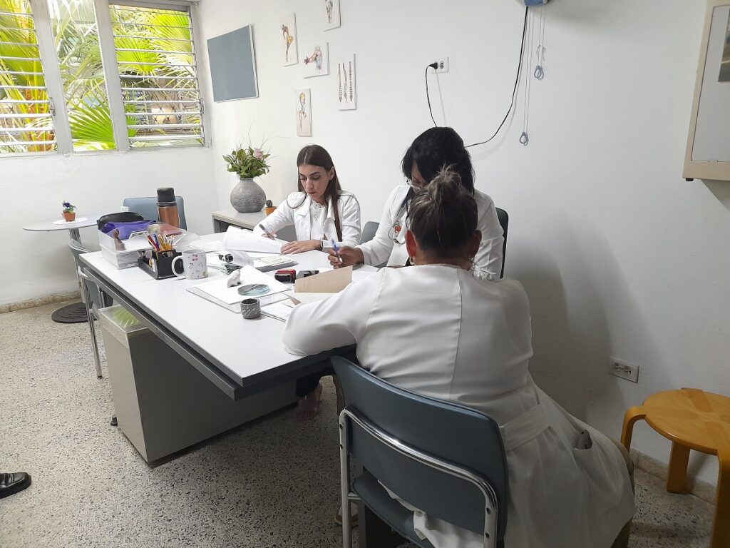 Consulta post-Chikungunya en hospital Faustino Pérez de Matanzas