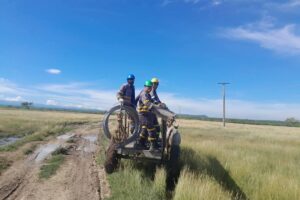 Contingente eléctrico matancero lleva electricidad a zonas inaccesibles tras huracán Melissa