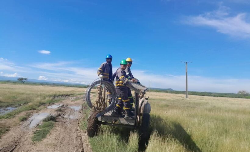 Contingente eléctrico matancero lleva electricidad a zonas inaccesibles tras huracán Melissa