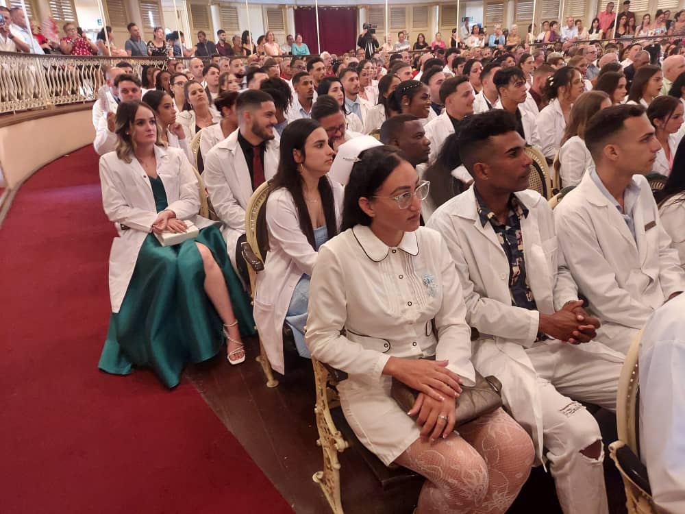 Graduación de médicos de la Universidad de Ciencias Médicas de Matanzas noviembre 2025