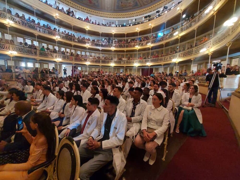 Graduación de médicos de la Universidad de Ciencias Médicas de Matanzas noviembre 2025