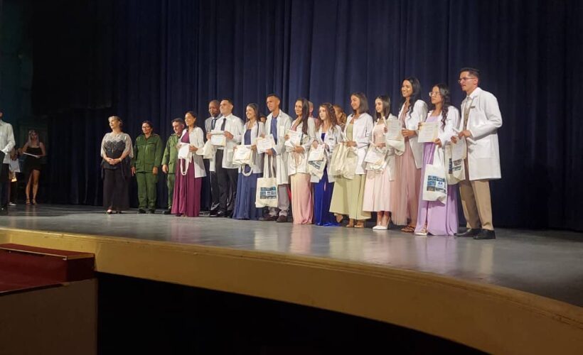 Graduación de médicos de la Universidad de Ciencias Médicas de Matanzas noviembre 2025