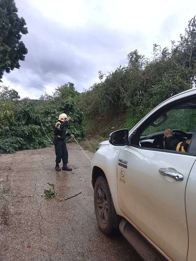 Yunier, la mano de la solidaridad ante el embate del huracán Melissa