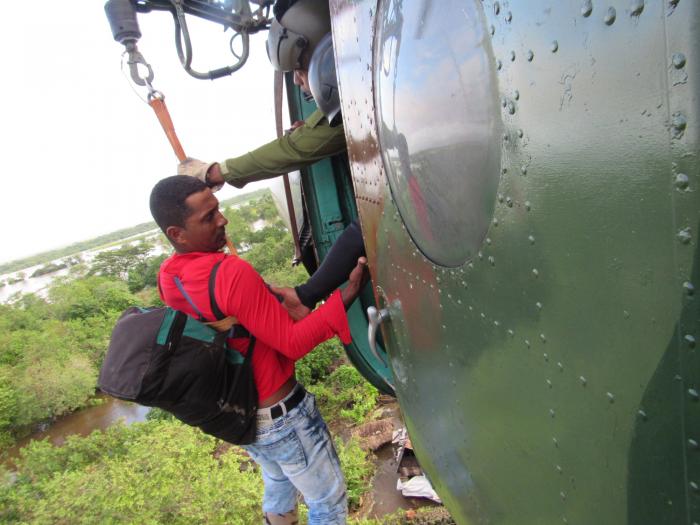 Trabajo de rescate en zona Oriental. Foto: Germán Veloz Placencia