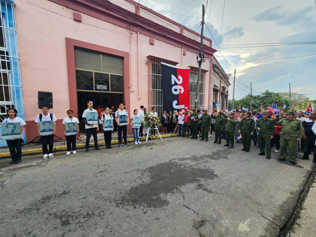 Pueblo matancero rinde homenaje a los ocho estudiantes de medicina. Foto: Humberto Fuentes Rodríguez