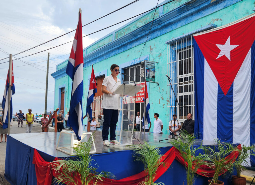Pueblo matancero rinde homenaje a los ocho estudiantes de medicina. Foto: Humberto Fuentes Rodríguez